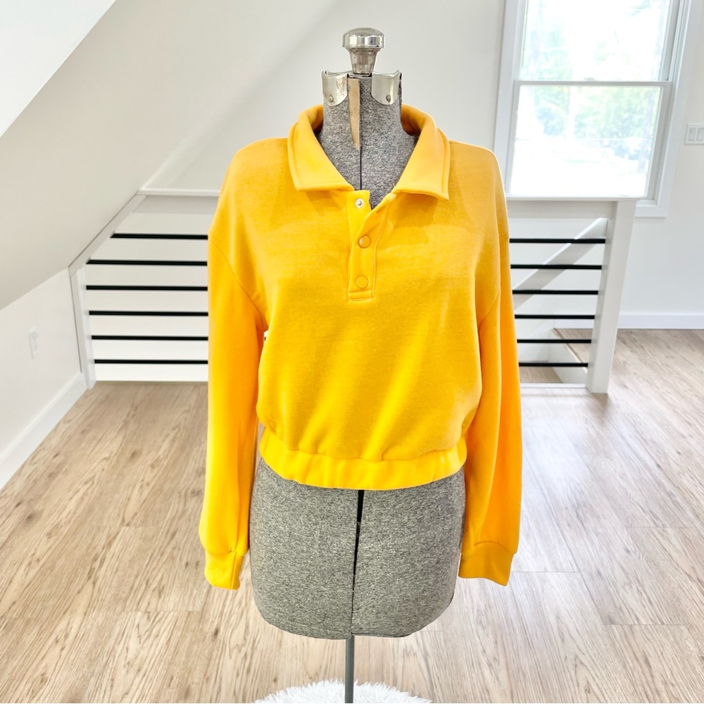 Cropped NWT L bright, yellow, gold, crop top, long sleeve collared sweatshirt